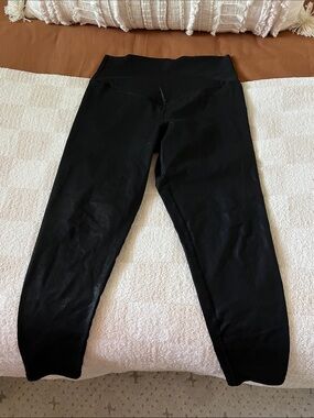 High-Waist Black Leggings - Women